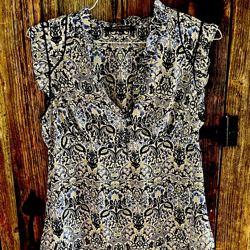 Sleeveless lightweight Top